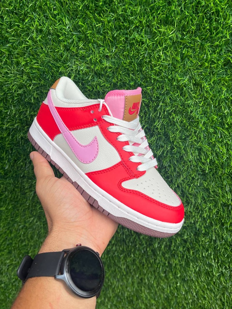 Dunk Rojas con Rosado