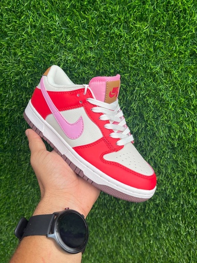 Dunk Rojas con Rosado